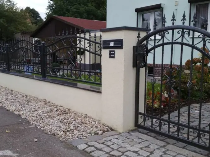Zaun- und Toranlage aus der Referenzgalerie von Premium Zäune, Foto 02