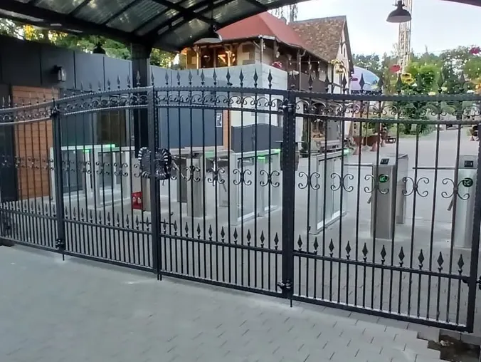 Zaun- und Toranlage aus der Referenzgalerie von Premium Zäune, Foto 11